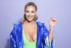 Сисястая Джульетта Родригерз позирует в откровенном боди