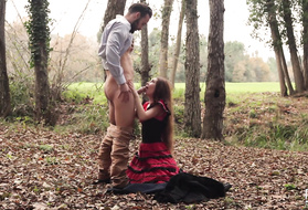 Рыжеволосая кокетка Stacy Snake устроила трах с парнем в парке