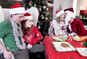 Похотливые самки поели новогодних салатов и трахнули двух Дедов Морозов