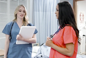 Похотливые докторицы отлизали мокрые щелки от усталости