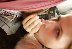 Любительский минет от молодой телки в примерочной