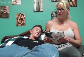 Мать нашла у сына порно журнал и наказала за это жестким сексом